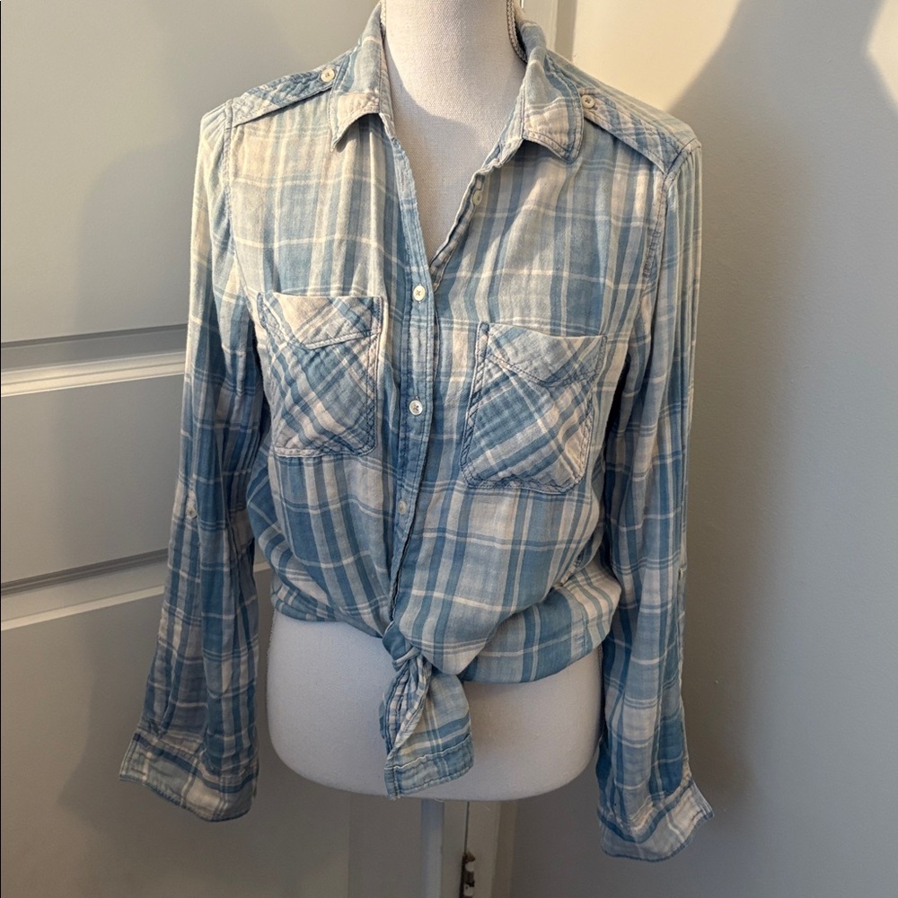 🥭(4 for $15) Lightly distressed Express Button Up